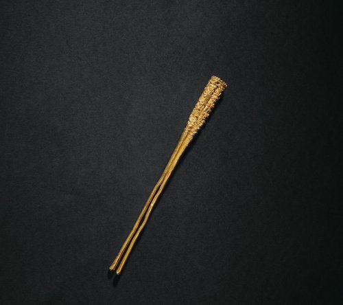 南宋·金质浮雕菊花纹发钗