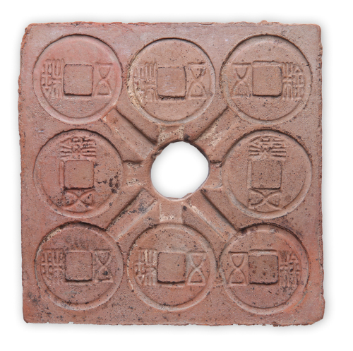 汉代“四出五铢”钱范一件。边长80mm。极美品，保存的极为完整，少见。方药雨旧藏。