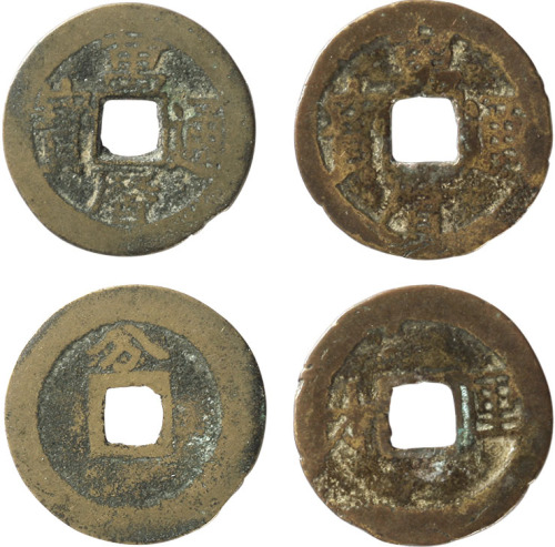 明“万历通宝”背“十厘”、右“分”各一枚，直径分别为21.6mm、22.1mm