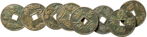 清代八仙花钱一套八枚，包括：张仙果老、韩仙湘子、曹仙国舅、蓝仙采和、何氏仙姑、吕仙洞宾、汉仙钟离、李仙铁拐。保存完好，成套少见，极美品，征集自海外藏家，敬请预览