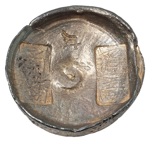 清代湖北“通商”双戳五两圆锭一枚，重量：175.1克，原包浆，品种少见，品相极佳