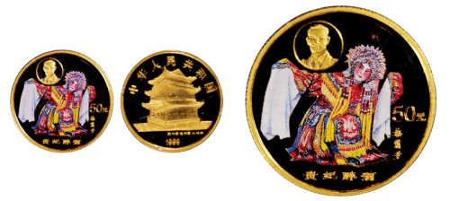 1999年中国京剧艺术第一组彩色纪念金币一枚，精制，面值50元，重量1/2盎司，成色99.9%，发行量8000枚，十分珍贵，附原盒