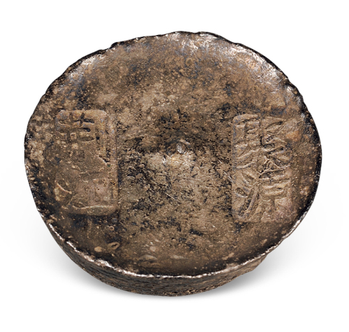 清代湖北“荆江 聚源”五两圆锭一枚，重量：189.8克，原包浆，保存极佳荆江是长江自湖北省枝江至湖南岳阳县城陵矶段的别称，长约430公里，因属于古代的荆江而得名。