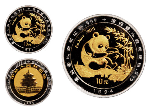 1994年熊猫纪念双金属纪念币一枚，精制，面值10元，含纯金1/10盎司，纯银1/28盎司，成色99.9%，发行量3000枚，附证书