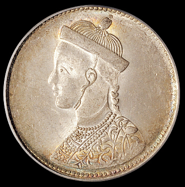 1911年四川省造光绪像一卢比银币一枚，有领直花，淡彩包浆，PCGS MS63