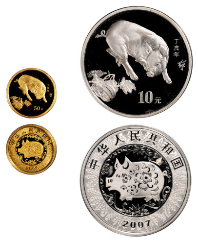 2007丁亥猪年纪念币一套二枚，其中包括面值50元，1/10盎司金币一枚，面值10元，1盎司银币一枚，成色均为99.9%，附原盒及证书