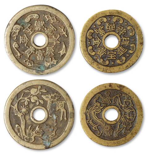 清代苏炉“招财进宝、黄金万两”背戏狮图花钱、“金玉满堂、长命富贵”背福禄寿花钱各一枚，直径分别为：44毫米、49毫米，纹饰优美清晰，品相颇佳，极美品