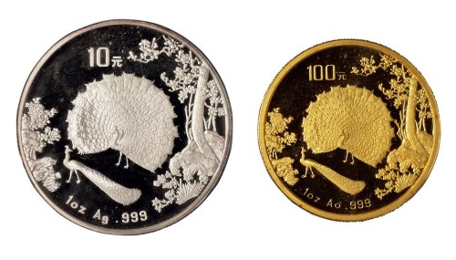 1993年孔雀开屏1盎司金、银币各一枚