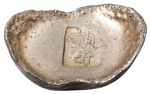 清代“朝 ”二两元宝形小锭一枚，重量：89克，原光，品相甚佳