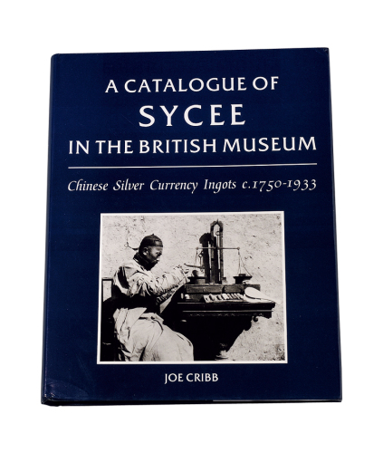 1992年Joe Cribb（乔·克力布）著《大英博物馆所藏中国元宝目录》一册，英文，伦敦大英博物馆出版，内文440页，图片71页、照片10页，为研究中国银锭最深入、权威之英文参考书