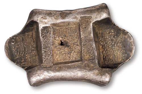 清代云南“周宝铨号 汇号纹银”五两牌坊锭一枚，双梁“官公估佘庆盛看”，重量：196.5克，极美品