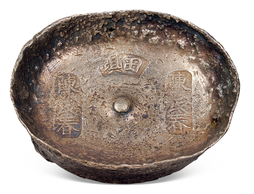 清代云南“田坝 陈茂春”三戳记十两圆锭一枚，重量：328.9克，保存完好