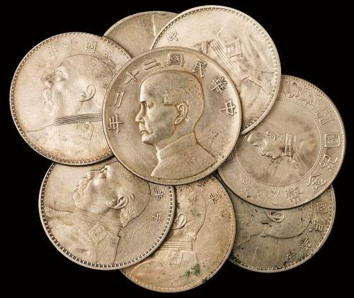 民国三年、八年、九年袁世凯像壹圆银币五枚；二十二年、二十三孙中山像帆船壹圆银币各一枚；1927年孙中山像开国纪念壹圆银币一枚，计八枚，极美品