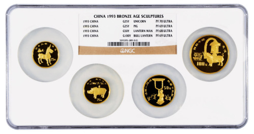 1993年中国出土文物青铜器纪念金币第三组精制金币全套四枚，分别为面值25元铜牵马俑、25元豕尊、50元漆绘人形灯、100元错银牛灯，重量分别为：1/4盎司、1/4盎司、1/2盎司、1盎司，成色均为9