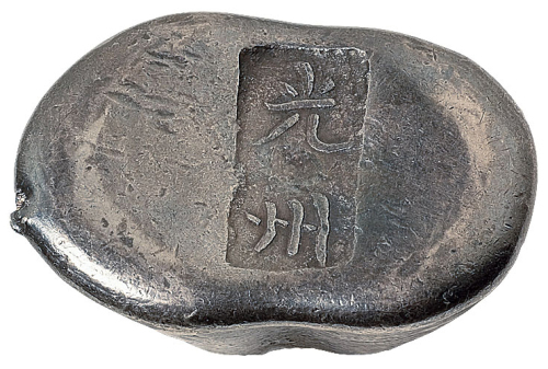 清代河南“光州”五两腰锭一枚，重量：188克，均匀深褐色包浆，戳记完整清晰，品相极佳光州，即今潢川市，河南腰锭上的地名多为县名，打州名者极为稀少，同类腰锭参见中国钱币学会陕西分会编《元宝图录》图版第5