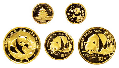 1987年熊猫金币1/20盎司、1/10盎司，1988年熊猫金币1/10盎司各一枚；1991年熊猫金币1克二枚，共计五枚，完全未使用品