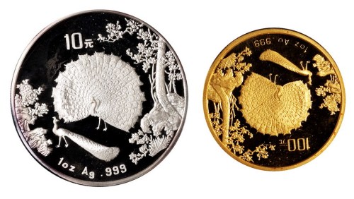 1993年孔雀开屏一盎司金、银币各一枚（无图）