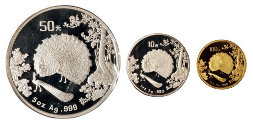 1993年孔雀开屏一盎司金、银币各一枚；五盎司银币一枚