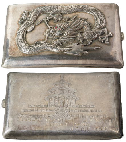 1946年美国海军陆战队定制银质烟盒一只，高浮雕云龙，背天坛图，制作精美，保存极佳