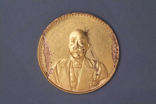 1923年曹锟“武装”像宪法成立纪念金币一枚