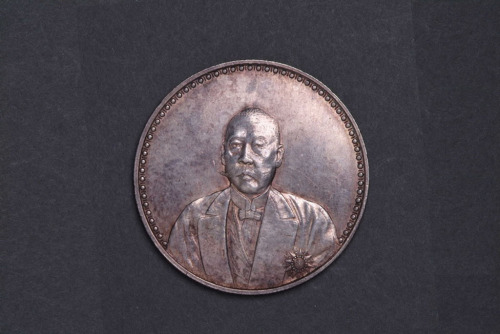 1923年曹锟“文装”像宪法成立纪念银币一枚