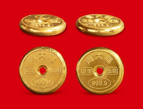 “周大福”五钱金饼一组二枚