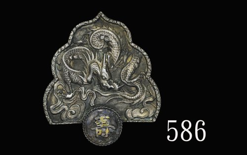1907-1916年安南「维新年製」银质高浮雕龙纹「寿」字襟章，宫廷造币局造。极美品1907-1916 Vietnam, Silver High-relief Dragon 