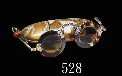 民国时期铜质眼镜框连旧蝠饰眼镜Republic, Copper Eye Glasses & Flame, 169x65mm