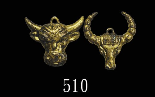 铜鎏金牛首饰件一对A pair of Bronze Gilt Ox Head decorations