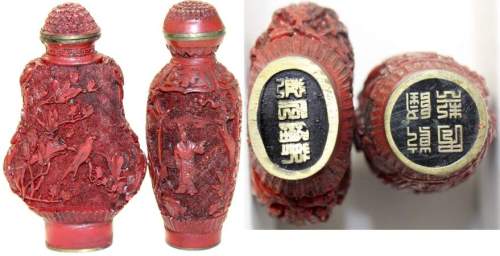 Varia 2 Snuffbottles aus rotem Lack. Eine mit Vogeldarstellungen, eine mit Menschen am Haus in Lands
