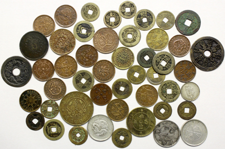 Lots bis 1949 48 Munzen und Amulette. Cashs der Nordl. Sung und der Qing, gepragte Munzen der Republ