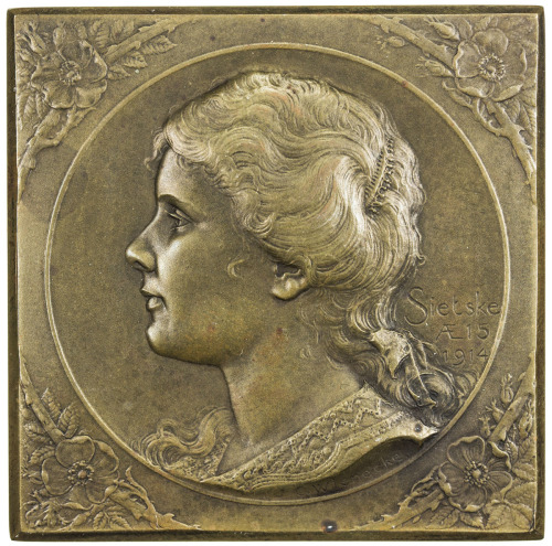 World Coins - Europe，NETHERLANDS: AE plaque, 1914, 48mm, bust of the engravers daughter facing left 
