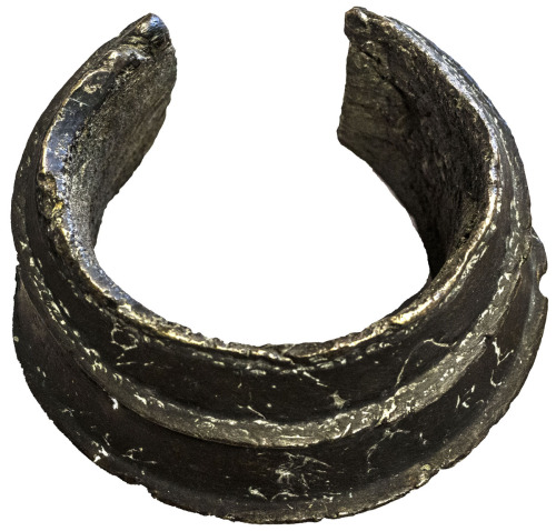 World Coins - Africa，NIGERIA:19th century tribal bracelet money, 15cm, 2.094kg, a very heavy specime