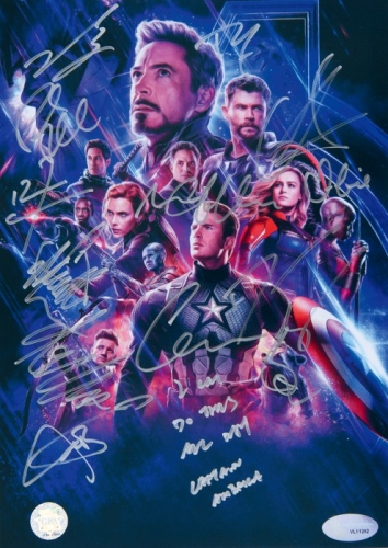  《复仇者联盟4：终局之战》 小罗伯特·唐尼、克里斯·埃文斯、克里斯·海姆斯沃斯、马克·鲁法格、斯嘉丽·约翰逊、杰瑞米·雷纳、保罗·路德、布丽·拉尔森、唐·钱德尔、凯伦·吉兰、乔什·布洛林 亲笔签名海报