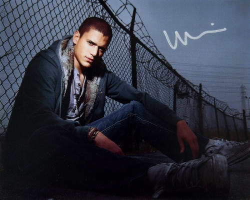  金球奖电视剧类最佳男演员温特沃斯·米勒亲笔签名《越狱》剧照