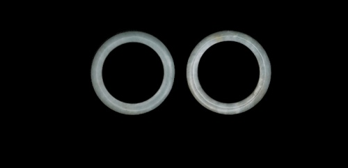  清白玉袈裟扣一对 