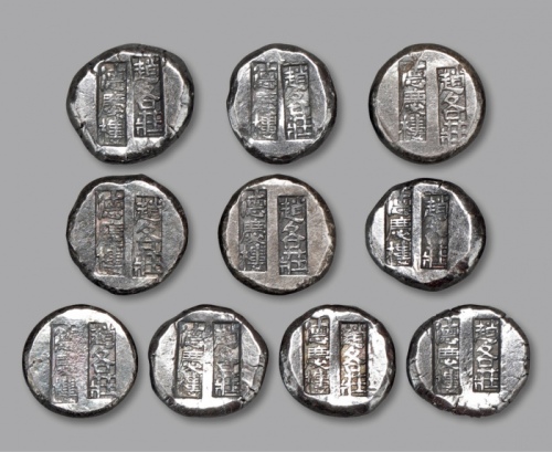  清末民国河北“赵各庄·德庆楼”一钱圆形纹银小银饼十枚，平均重约：3.2g，文字清晰，原味五彩老包浆，状态上佳，极美品