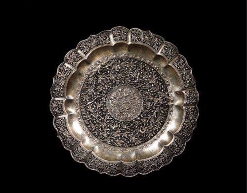  早期“喜上梅梢图”花瓣形镂空银赏盘一只，重：893g，老工，图案繁复精美，五彩老包浆，海外回流，保存完好