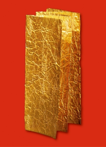  南宋“铁线巷 陈二郎 十分金”金叶一叠，总重量：20.3g，呈五页折叠状，每页所錾铭文清晰，金色纯正，金中泛红，保存完好，开门见山，江南老藏家旧藏，十分难得，极美品