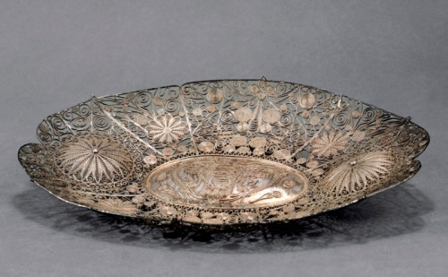  民国“成都·丽生·公记·纹银”掐丝镂空银盘一只，重：138g，工艺精湛，图案繁复精美，原味醇厚包浆，保存完好<br>编者按：成都丽生银楼创立于光绪十八年（1892年），地址在成都暑袜北街40号，老板姓