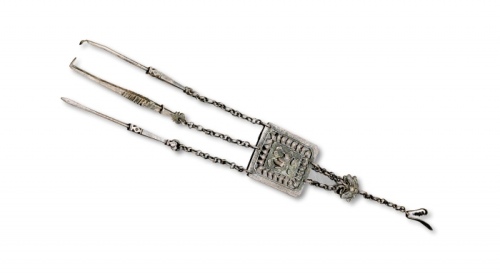  清末民国“少师太保”三件银牌一件，重：46.5g，工艺精良，保存完好，极美品