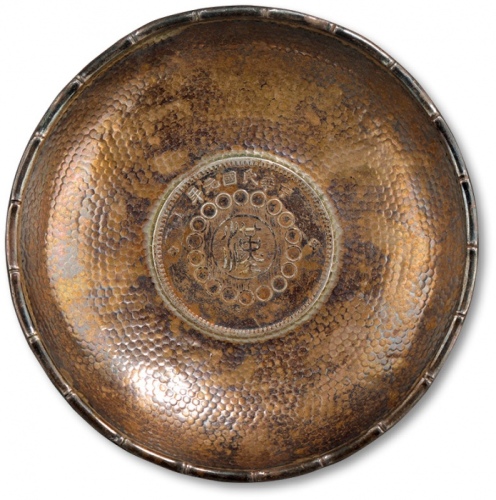  镶民国元年军政府造四川银币壹圆银盘一件，重：58.2g，工艺精美，原味醇厚酱五彩包浆，银光闪亮，状态自然，海外资深藏家出品，保存完好