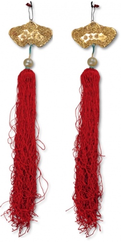  安南“大南皇帝勅赐·一项金磬”金奖牌一枚，重：19.3g，磬，于1886年设计并颁发，专门用以奖赏具有高尚美德的男性，分为三个等级，两面均以双龙戏火珠图样进行装饰，正面以汉字标示出赏赐的等级，背面带有