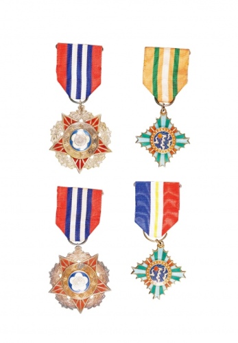  民国 陆海空军及光华奖章一组四枚