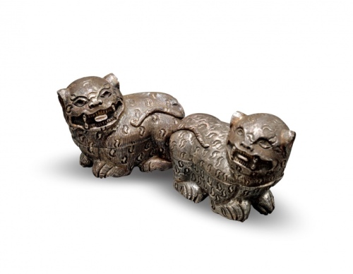  早期银狮一对，共重：171.6g，老工，造型优美，细节清晰，海外回流，保存完好