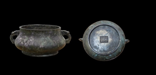  清铜制蚰龙耳香炉大明宣德年制款 