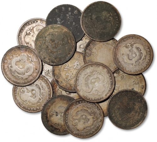  清代七分二厘银币共十八枚不同，详分：江南省造“癸卯”光绪元宝；湖南省造光绪元宝二枚；湖北省造光绪元宝八枚；广东省造光绪元宝七枚；均整体清晰，原味厚重酱彩包浆，状态自然，极美品