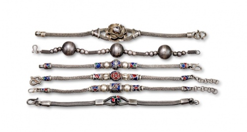  早期银镶珐琅手链共六条，共重：135g，老工，图案繁复精美，海外回流，保存完好