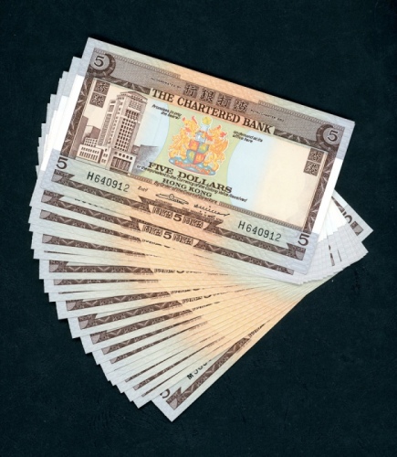  1970至1975年渣打银行纸钞一组23枚5元，连号H640912-5, M383621-39, UNC The Chartered Bank, Hong Kong, a lot of 23x $5,