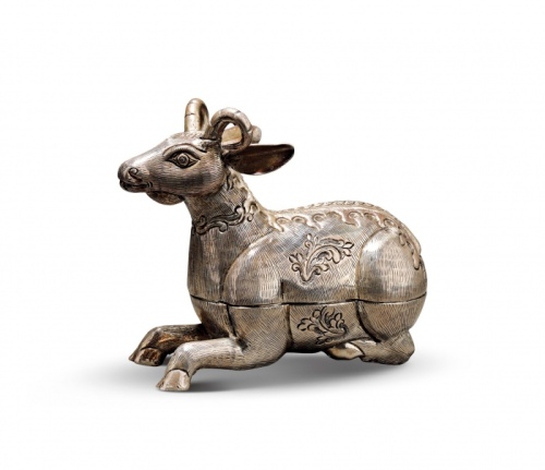  早期银羊一只，重：171g，老工，造型优美，细节清晰，海外回流，保存完好